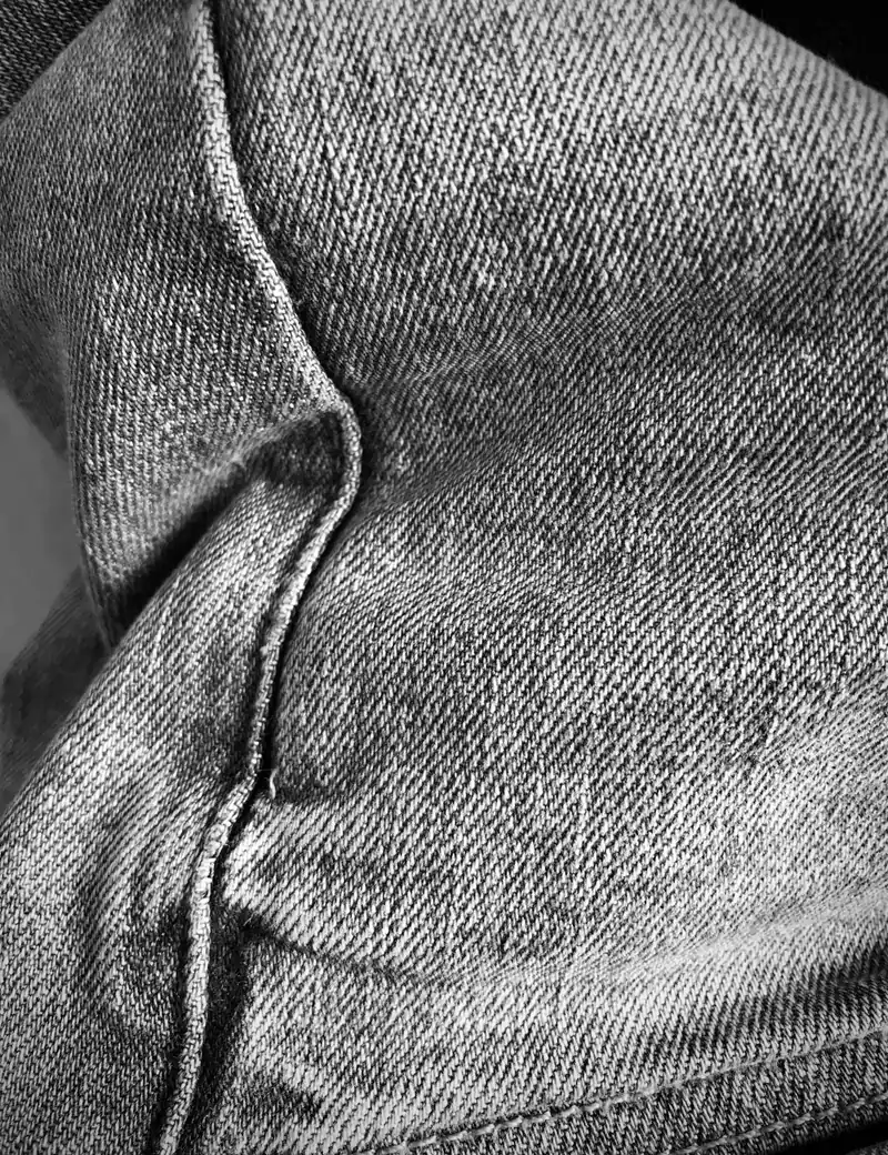 Denim twill with a folded seam edge